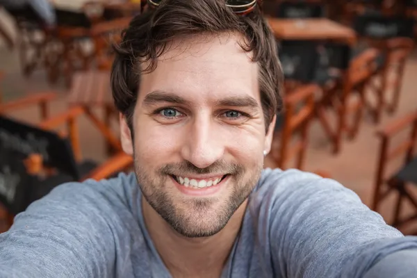 David Anderson leaving a review for Nexa Maid for his Airbnb rentals